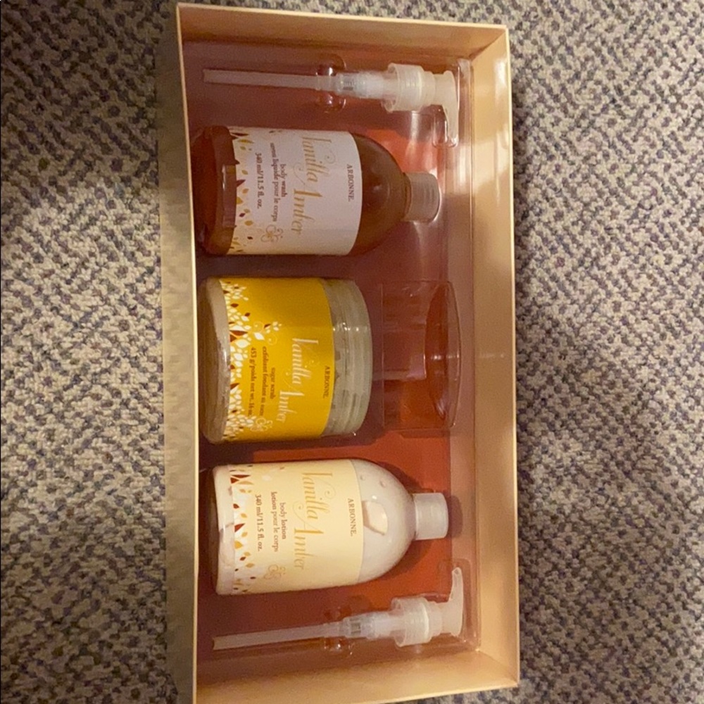 Arbonne Vanilla Amber Set